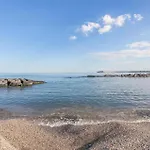 3 Bedroom Stunning Apartment In Catania