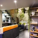 Home Dentro Il Teatro