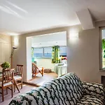 Golden Park Apartment With Terrace By Wonderful Italy