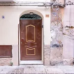 Alessandra Little Apartment