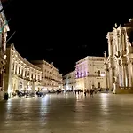 Elegante Appartamento In Palazzo Storico Ortigia