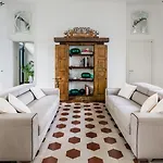 Villa Urbis Taormina, Luxury Villa In The Heart Of Taormina With Swimming Pool & Lift