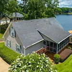 Luxe Lake Sinclair Living Private Dock And Beach!