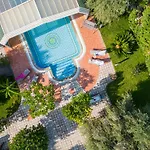 Villa Rita, Tennis Garden & Pool