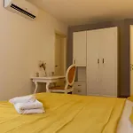 Mi Tu Apartments