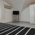 Maya'S House