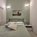 Jey Studio_Independent Seafront Apartment