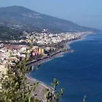 Fronte Mare, Mansarda Con Terrazza.