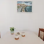 Green Leaves Apartment