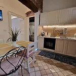 Siculi Central Apartment