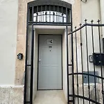 Alfonsino House