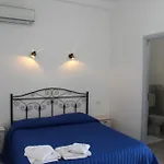 Lipari Wohnung Mit Panoramaterrasse Nur Wenige Gehminuten Von Allen Dienstleistungen, Und Kommerziellen Hafen