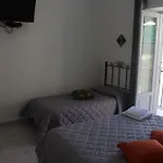 Lipari Wohnung Mit Panoramaterrasse Nur Wenige Gehminuten Von Allen Dienstleistungen, Und Kommerziellen Hafen