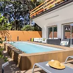 Appartamento In Villa Con Piscina Privata