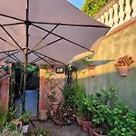 B&B 