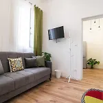 Luni Apartment Catania Centro