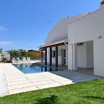Lovely App In Villa With Pool, Fontane Bianche