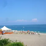 Seafront Apartments Garden House