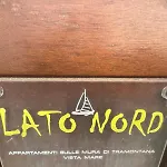 Lato Nord Il Rosso Vicino Al Mare