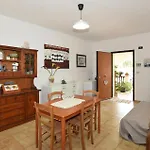 2 Bedroom Beautiful Home In Siracusa