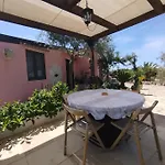 Dependance In Villa Con Piscina