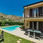 Villa Almond