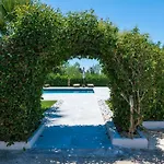 Villa Dolmen Beach