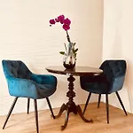 Raisi Suites & Apartment