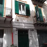 B&B 