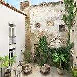 Isabella Di Castiglia Apartments