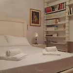 Fontana Vecchia Apartment