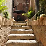 Fuochisti House
