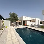 White Houses Luxury And Pool