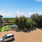 2 Bedroom Beautiful Apartment In Monterosso