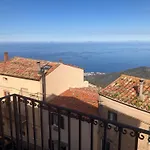 Pollina Suites & Apartments