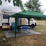 Camper Nel Camping Fronte Mare