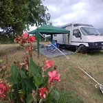 Camper Nel Camping Fronte Mare