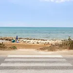 Villa Dema, Sea Front & Beach 20 Mt