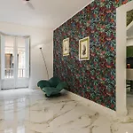 Upscale Urban Apartment By Wonderful Italy