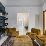 Upscale Urban Apartment By Wonderful Italy