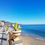 Sweet Home Naxos