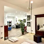 Black Meryliboon Suite - Central Catania