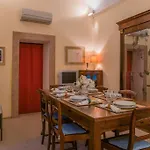 Prestigioso, Sotto Al Castello Di Lipari