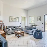 Stunning Home In Rosolini With Kitchenette