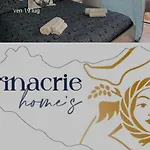 Trinacrie Home'S