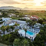 Amazing Villa With Pool & Jacuzzi