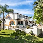 Amazing Villa With Pool & Jacuzzi
