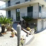 Ferienwohnung Fuer 3 Personen Und 1 Kind In Linera, Sizilien