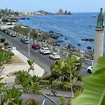 Dietro Il Castello