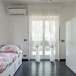 Spacious Coastal Apartment In Aci Castello